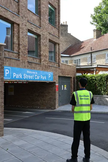 Why We Should Hire Professionals Security Guarding in UK